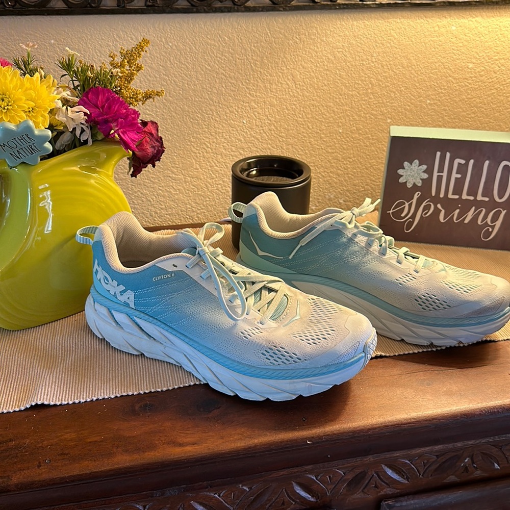 💐HOKA CLIFTON WOMENS SIZE 12💐